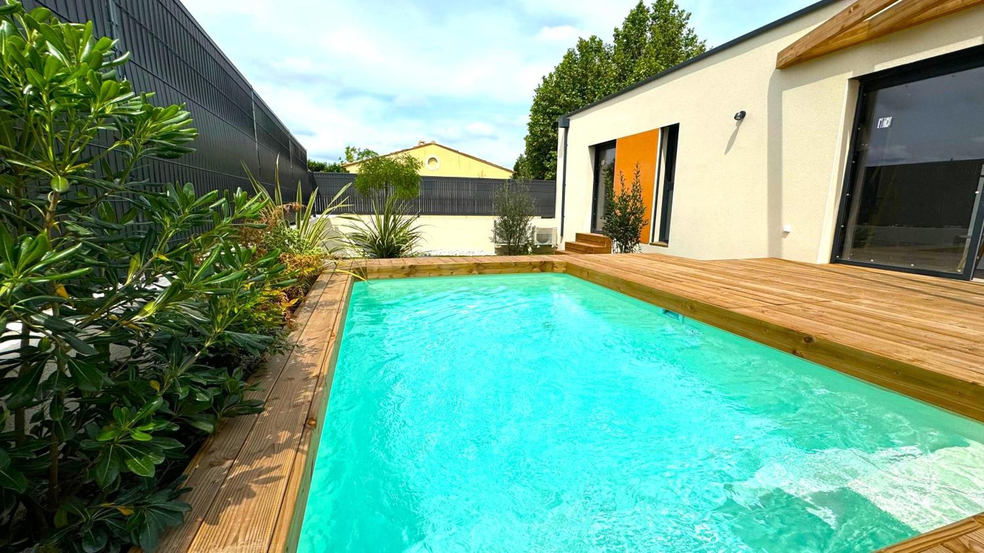 Daya Lodge. LʼIsle-sur-la-Sorgue Exterior foto