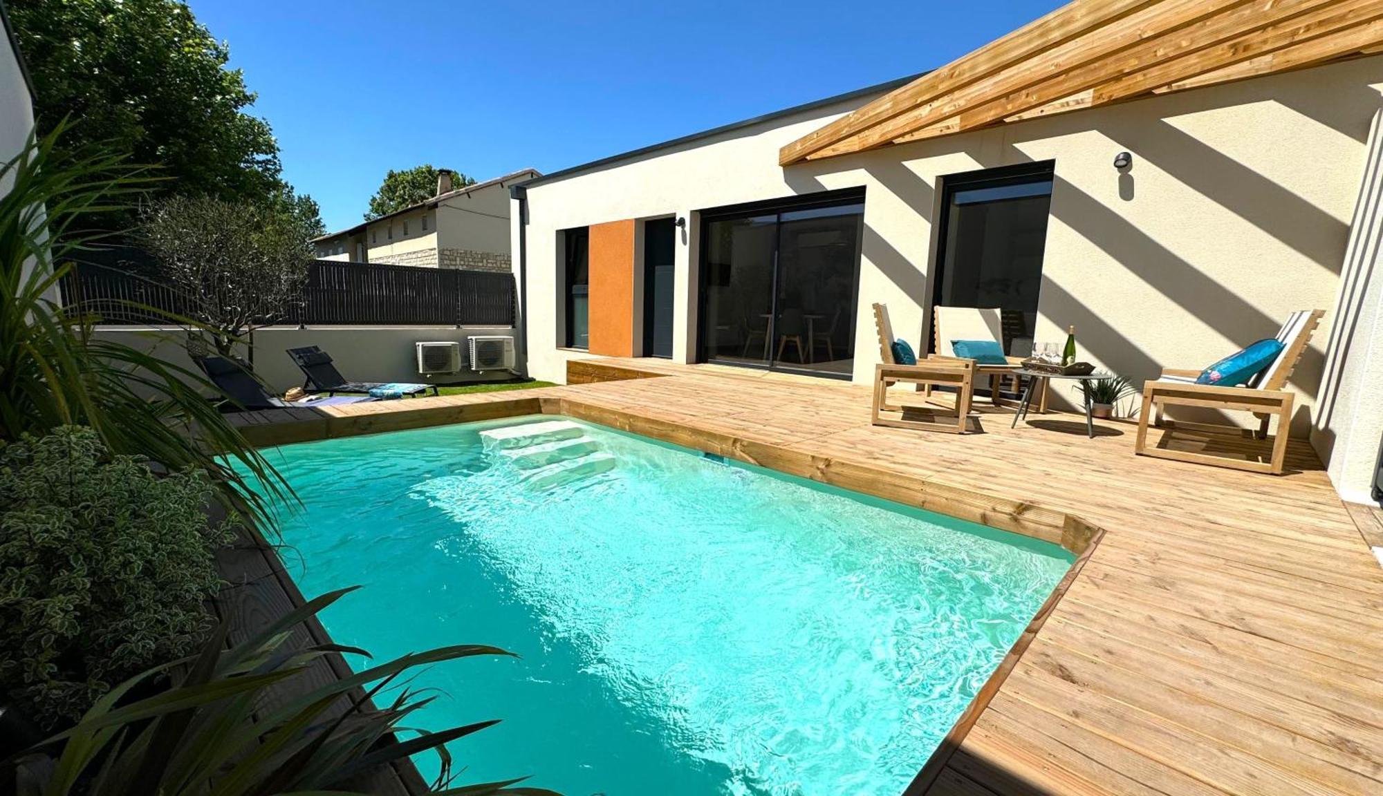 Daya Lodge. LʼIsle-sur-la-Sorgue Exterior foto