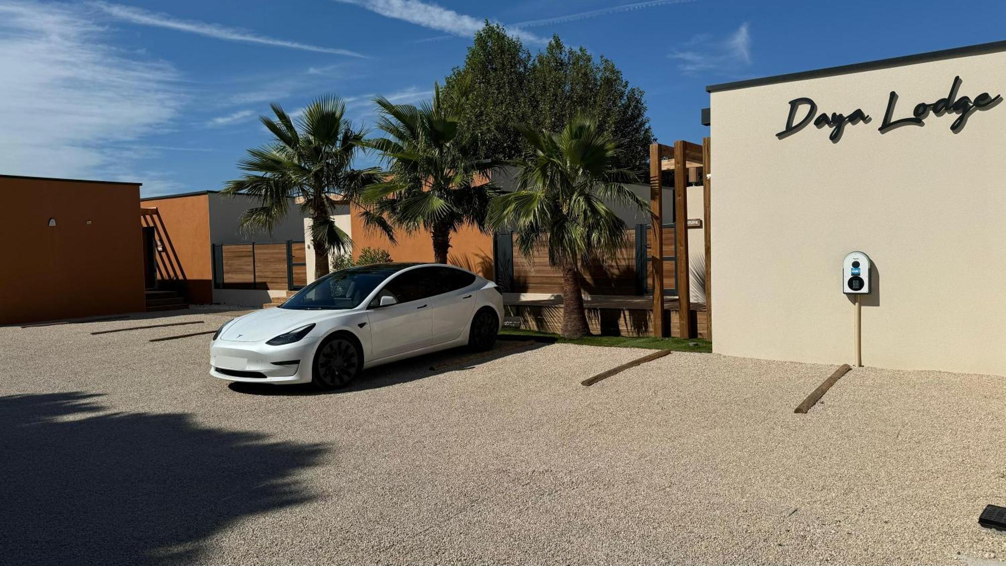 Daya Lodge. LʼIsle-sur-la-Sorgue Exterior foto