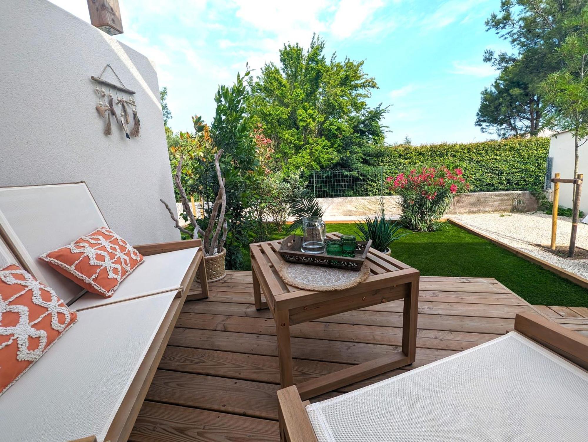 Daya Lodge. LʼIsle-sur-la-Sorgue Exterior foto