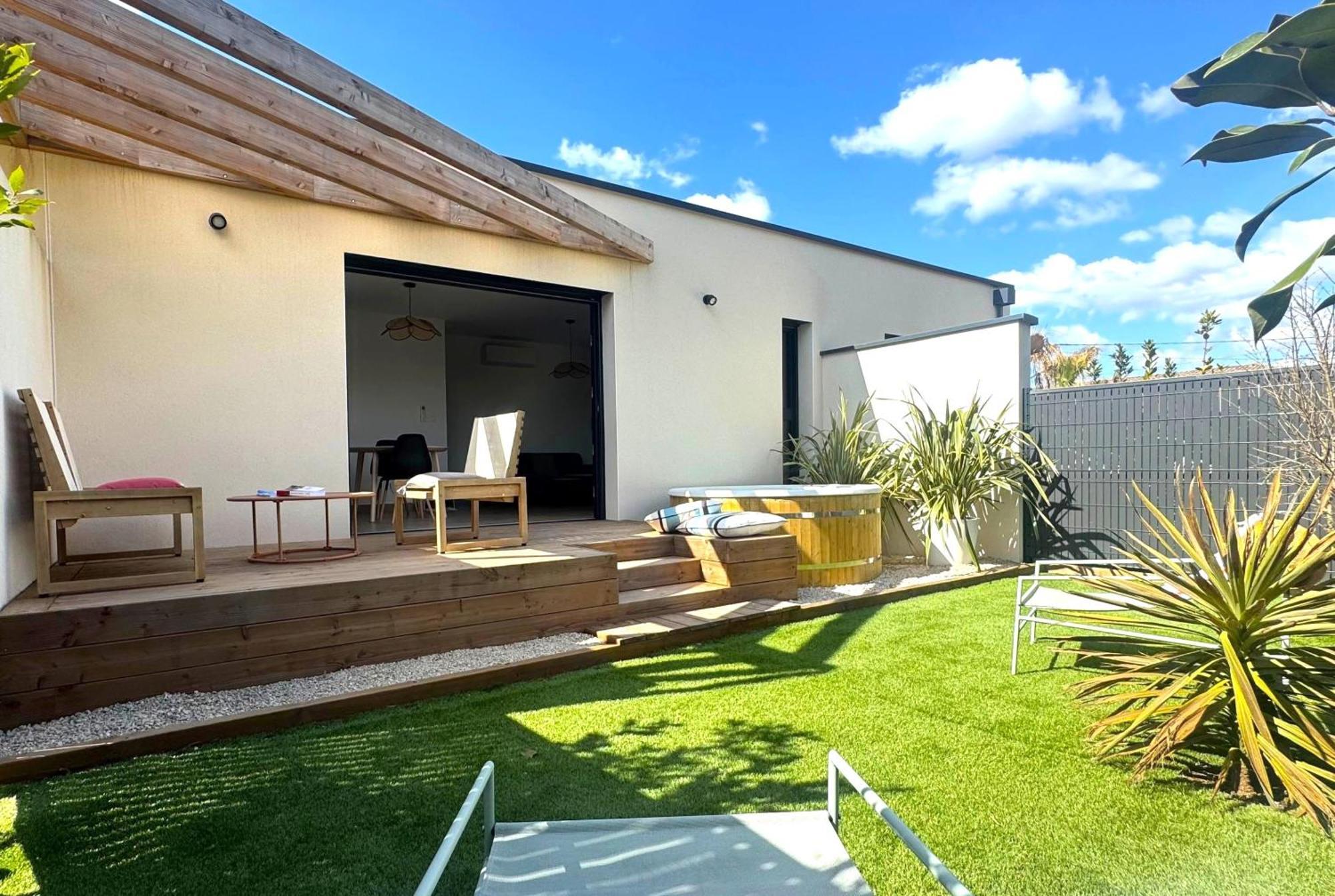 Daya Lodge. LʼIsle-sur-la-Sorgue Exterior foto