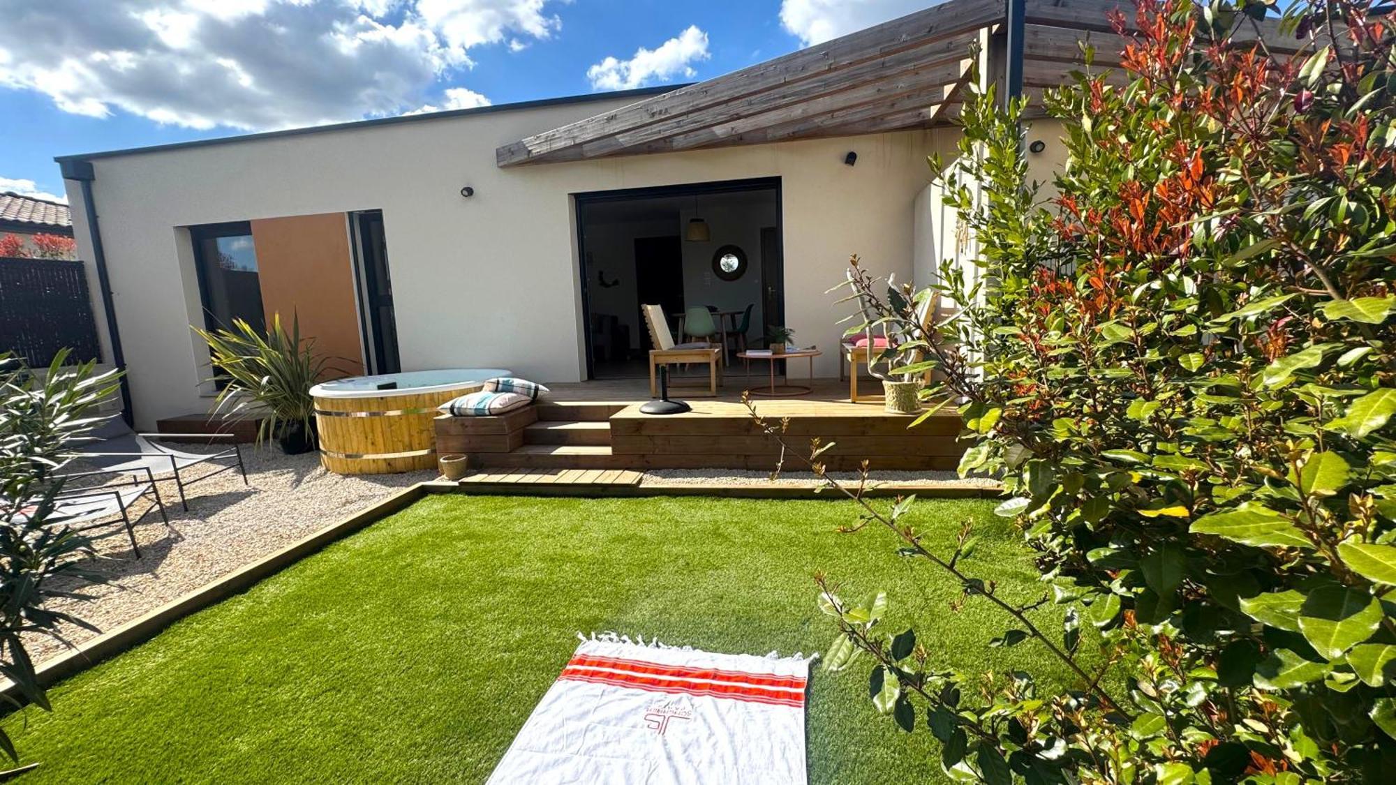 Daya Lodge. LʼIsle-sur-la-Sorgue Exterior foto